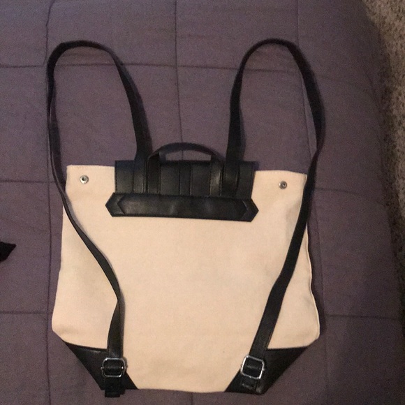 A backpack - Picture 1 of 2